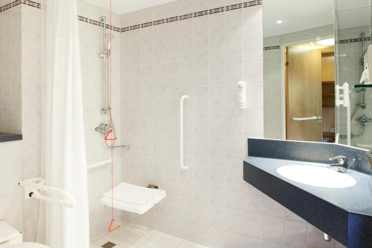 לונדון Holiday Inn Express Park Royal By Ihg מראה חיצוני תמונה